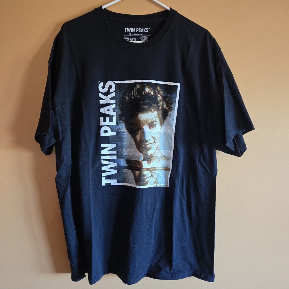 Twin Peaks Lootwear Graphic Tee PTP=23.75"
